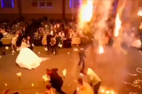 Dewan majlis kahwin terbakar