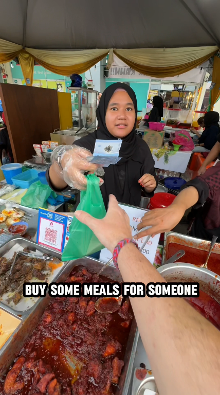 Peniaga Bazar Ramadan Jual Nasi Lemak RM1