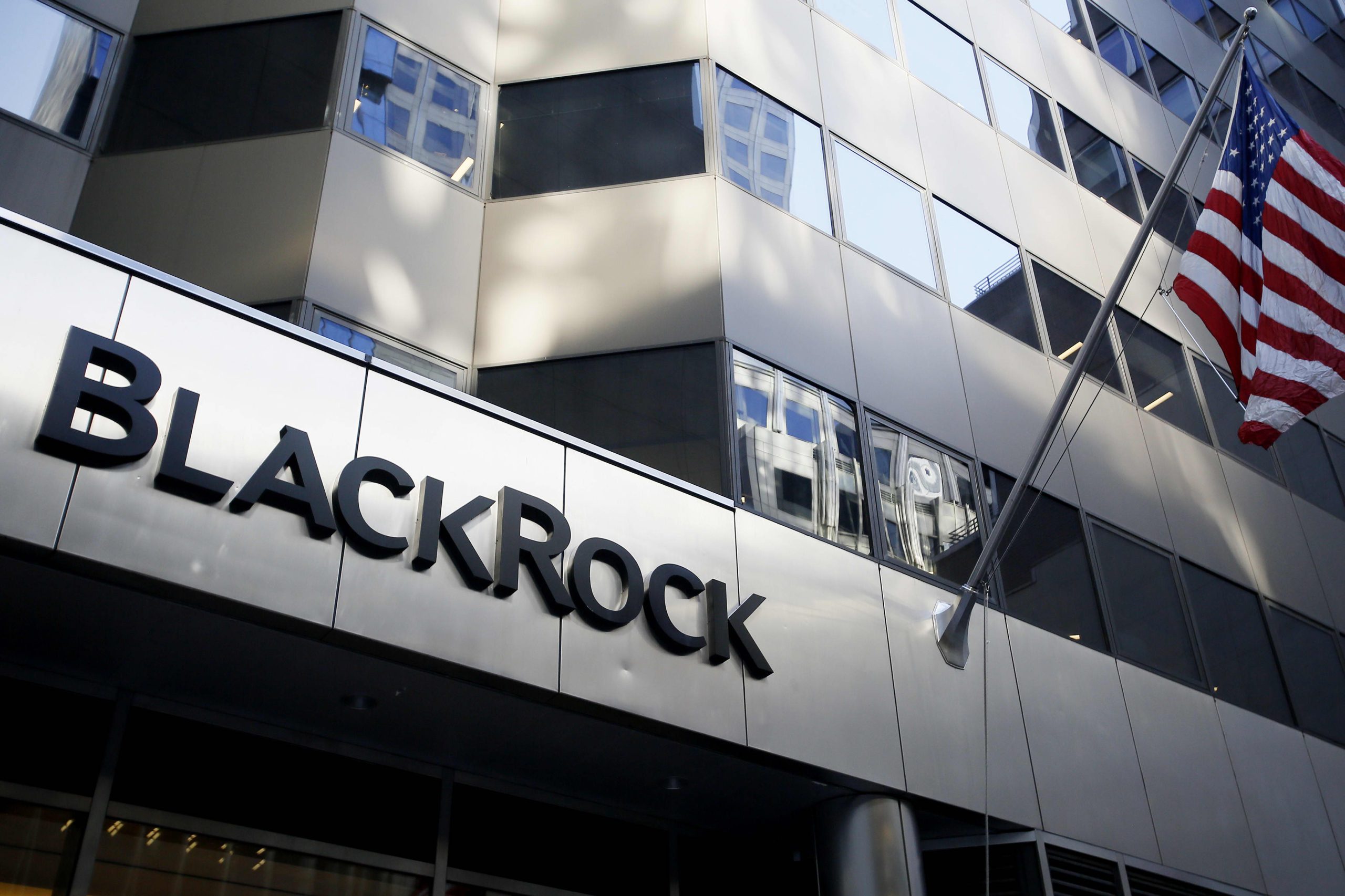 Nik Nazmi Cabar PN Tutup Kilang BlackRock