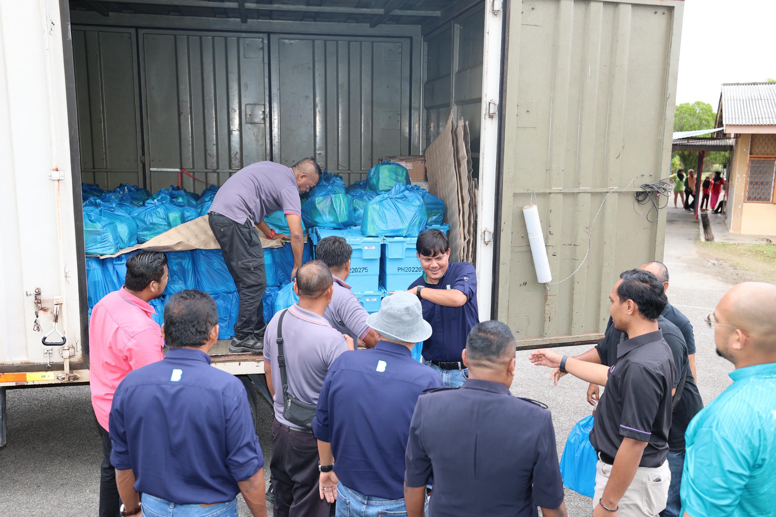 LTAT Agih Bantuan Kepada Mangsa Banjir Kedah