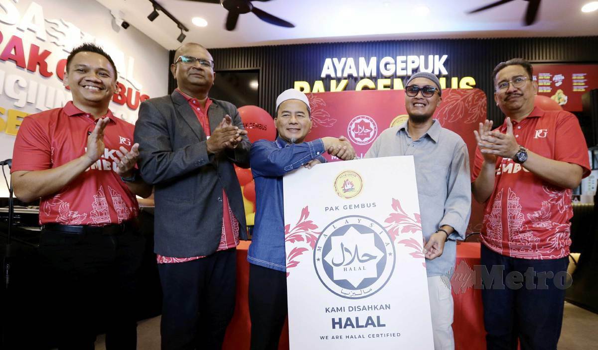 Pak Gembus Terima Sijil Halal JAKIM