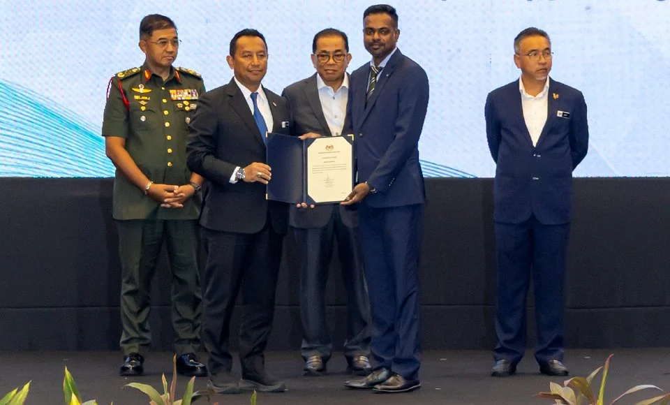 AirAsia meterai kontrak bersama ATM