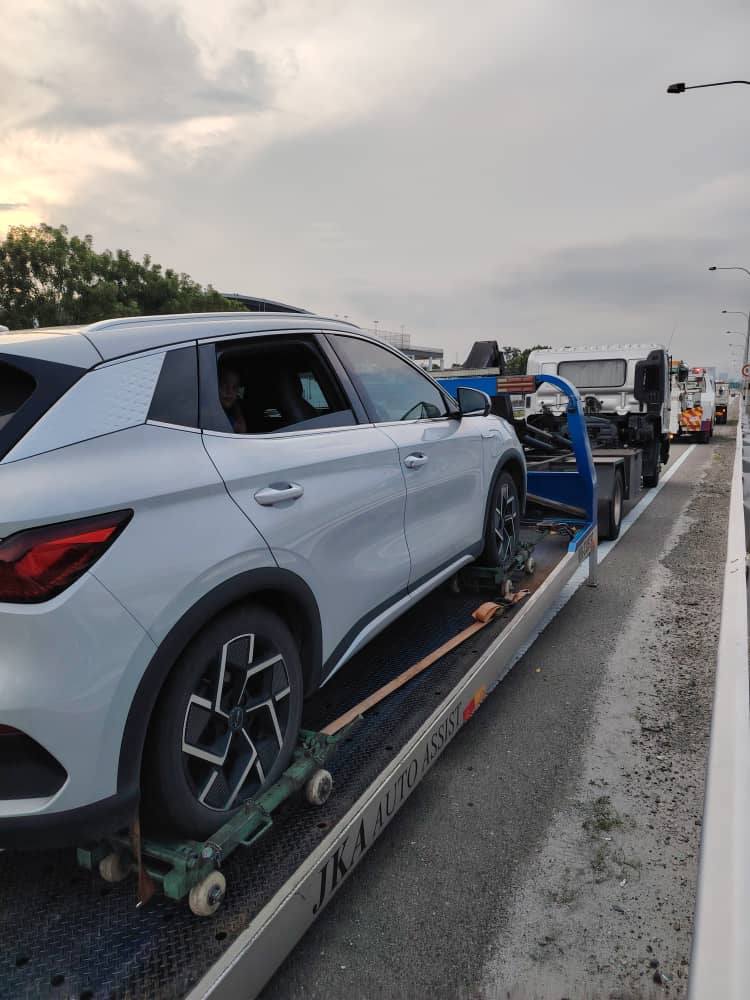 Kereta eletrik brek mengejut