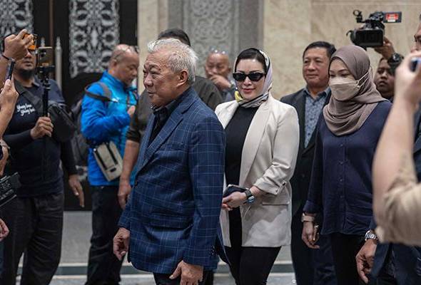 Bung Moktar dan Zizie Izette diperintah bela diri