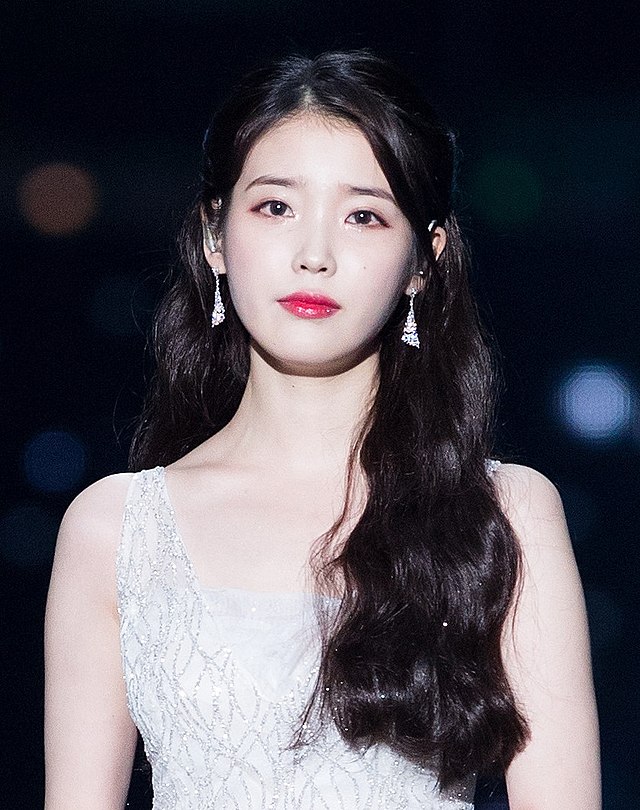 Spekulasi Lee Jong Suk dan IU berpisah?