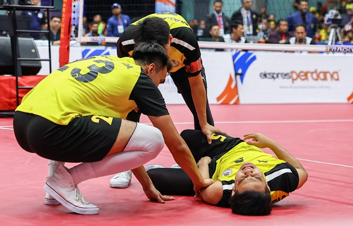 Perejam utama sepak takraw retak tulang siku