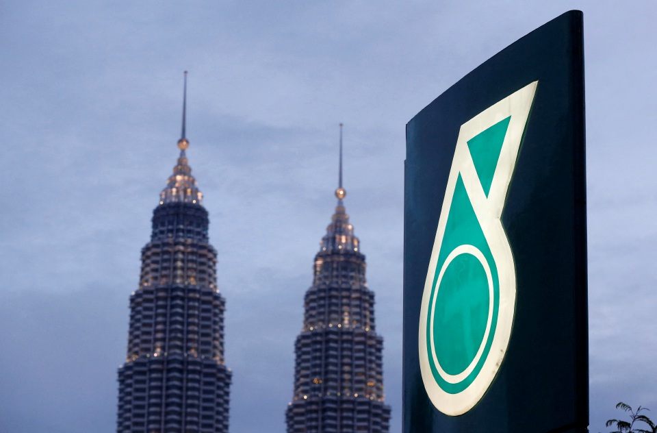 sarawak dakwa petronas