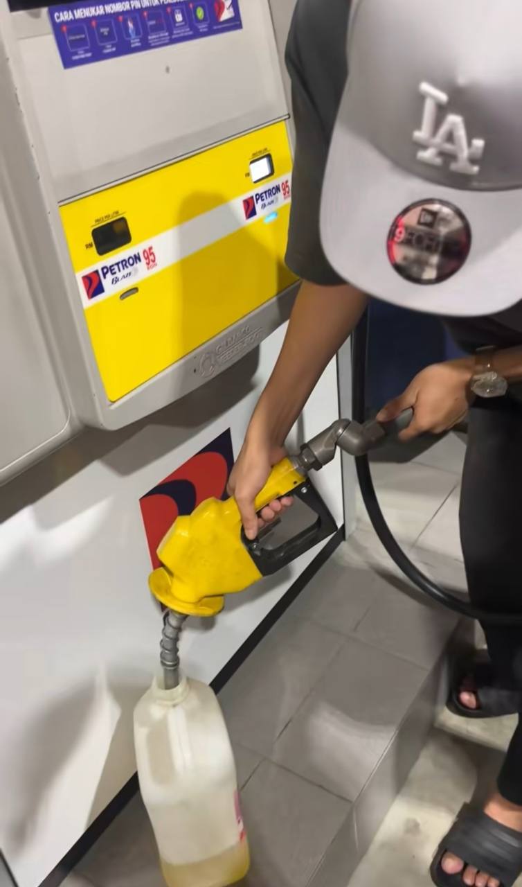 Bantu pemandu tak cukup minyak lewat malam