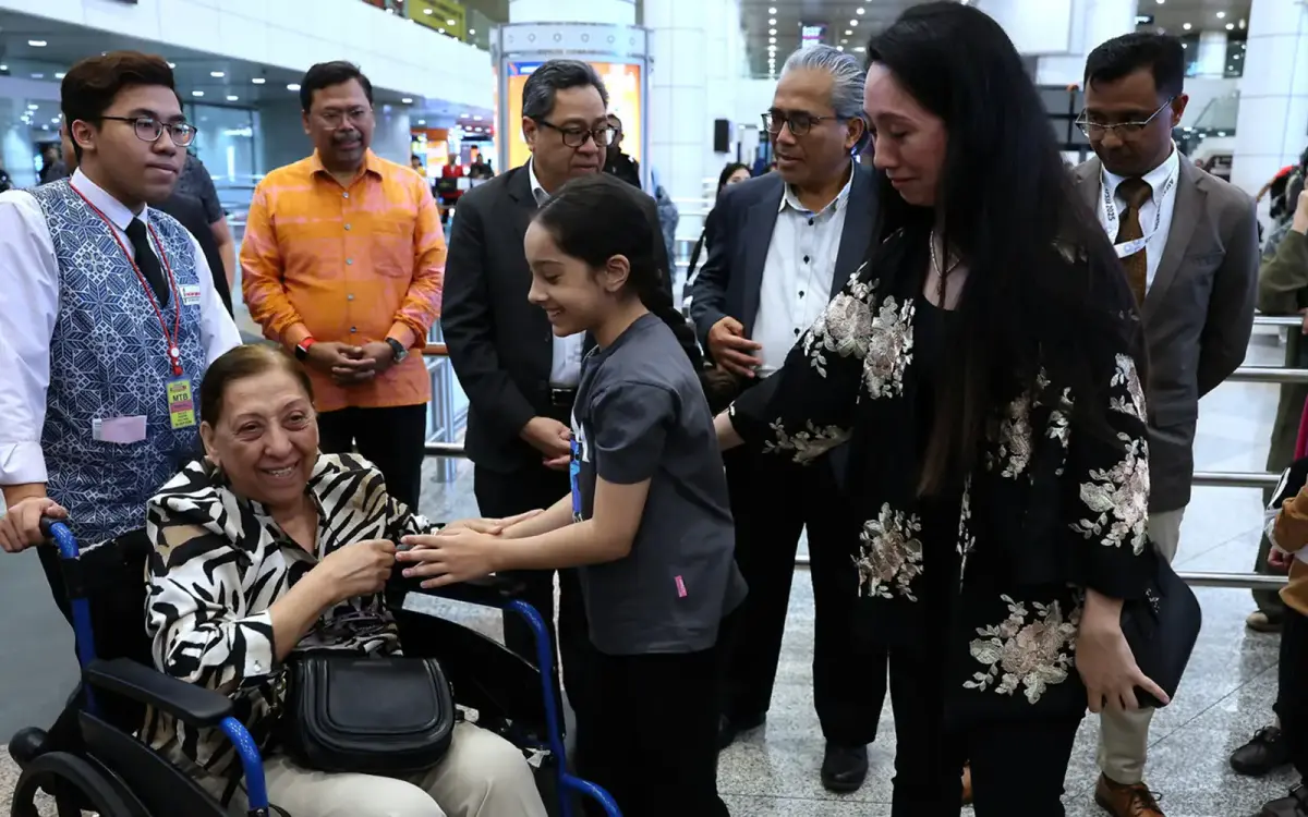 Rakyat Malaysia berjaya pulang dari Iran