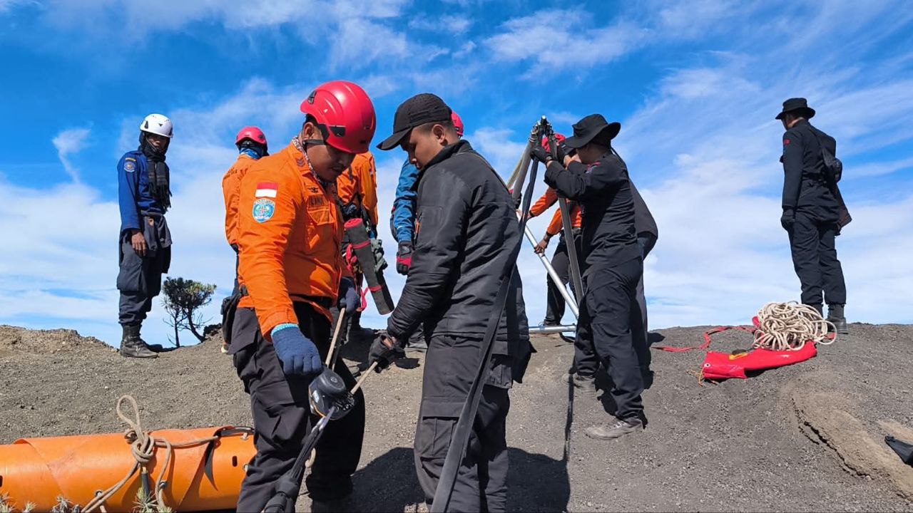 Penari tiang Brazil terjatuh Gunung Rinjani