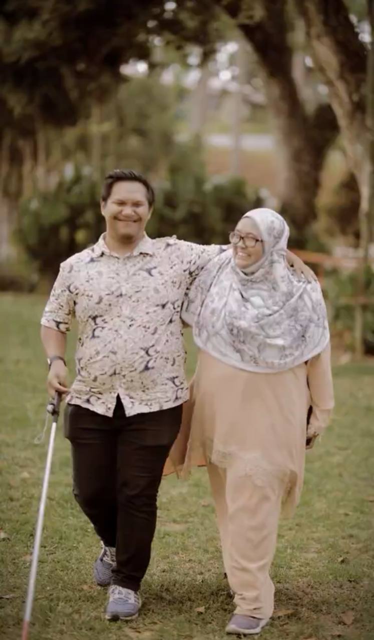 Isteri setia teman suami OKU cacat penglihatan