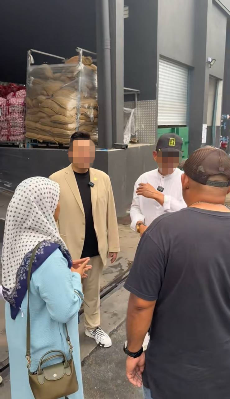 Suami isteri gaduh di pasar raya hanya konten