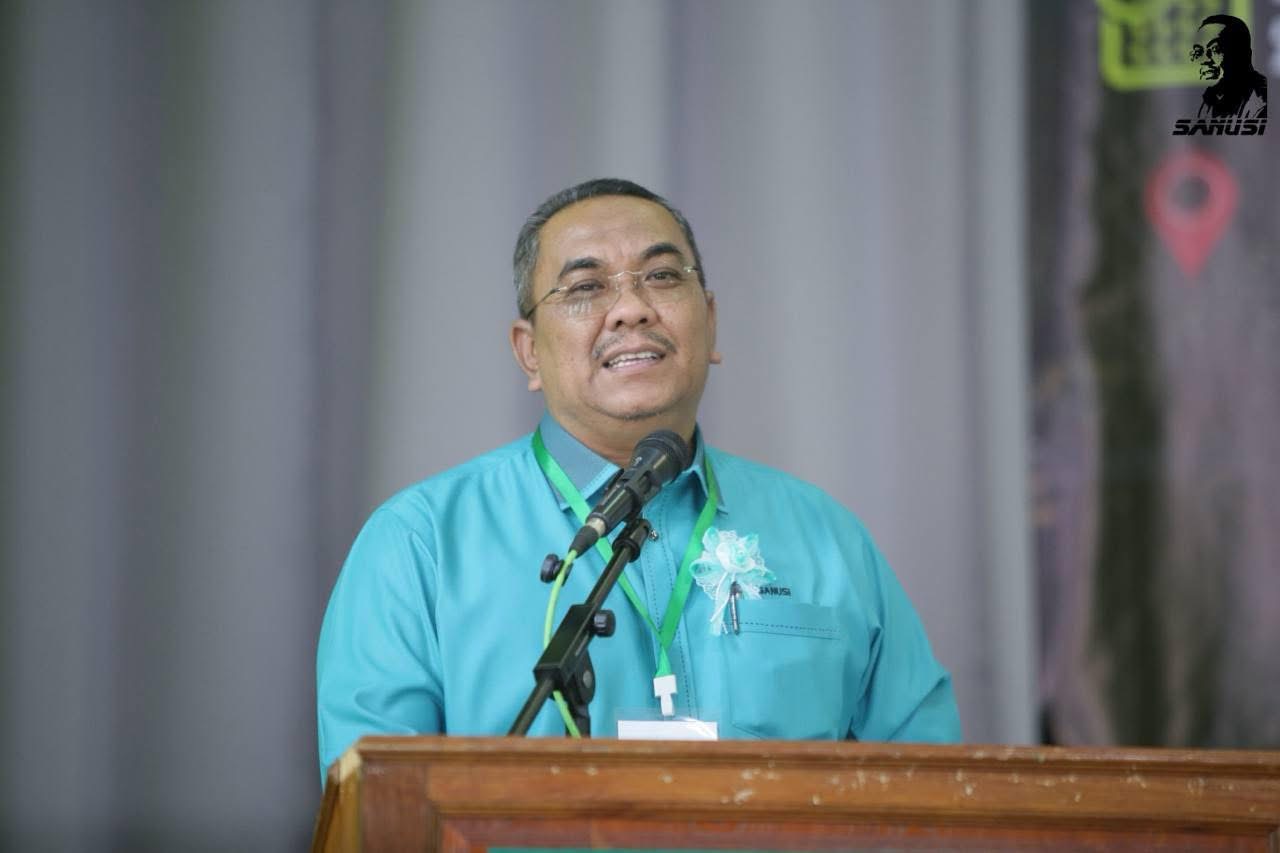 Tebing terusan Sungai Korok