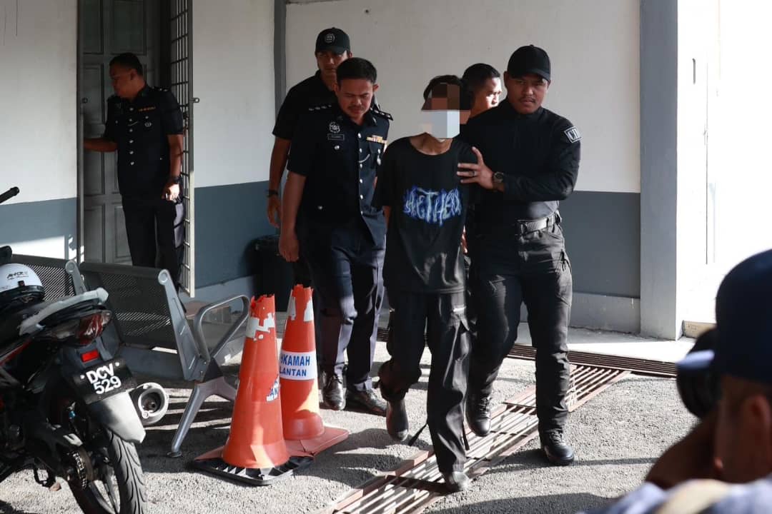 Didakwa Pukul Warga Emas