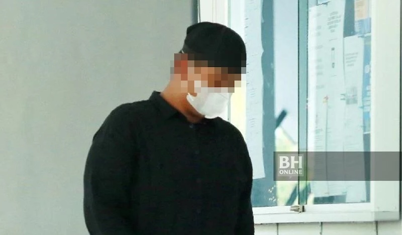 Pelajar lelaki Tingkatan Empat