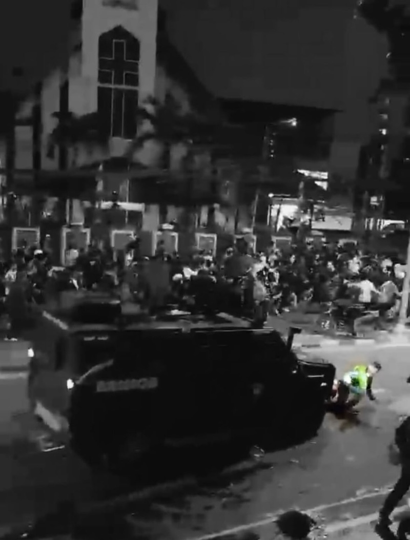 kenderaan perisai polis