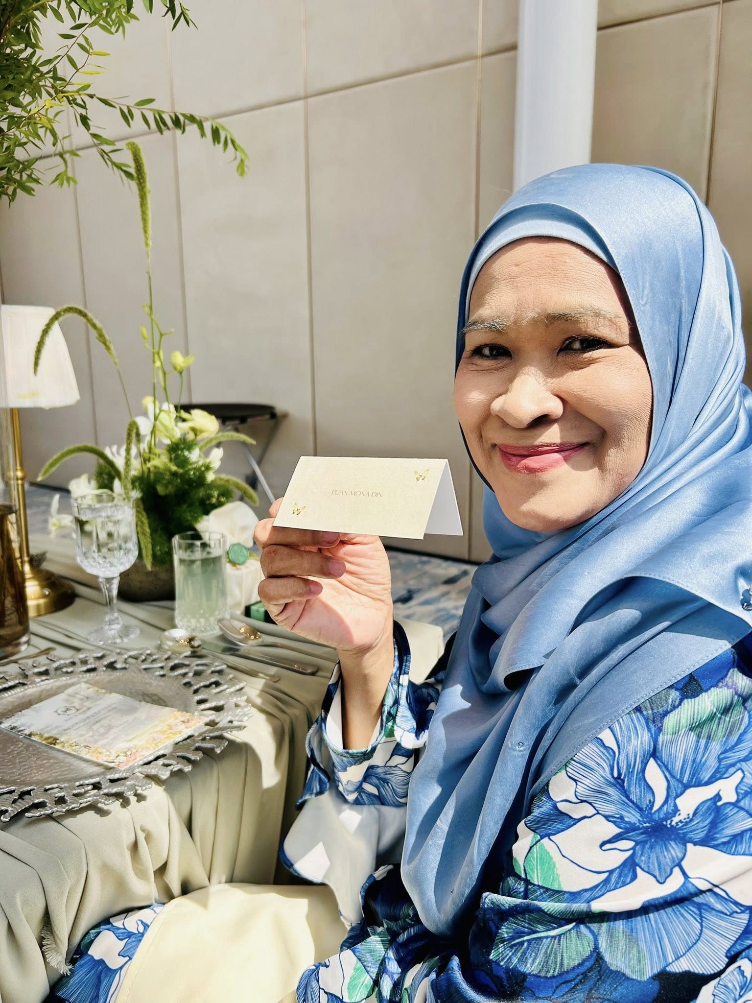 Mona Din mohon maaf