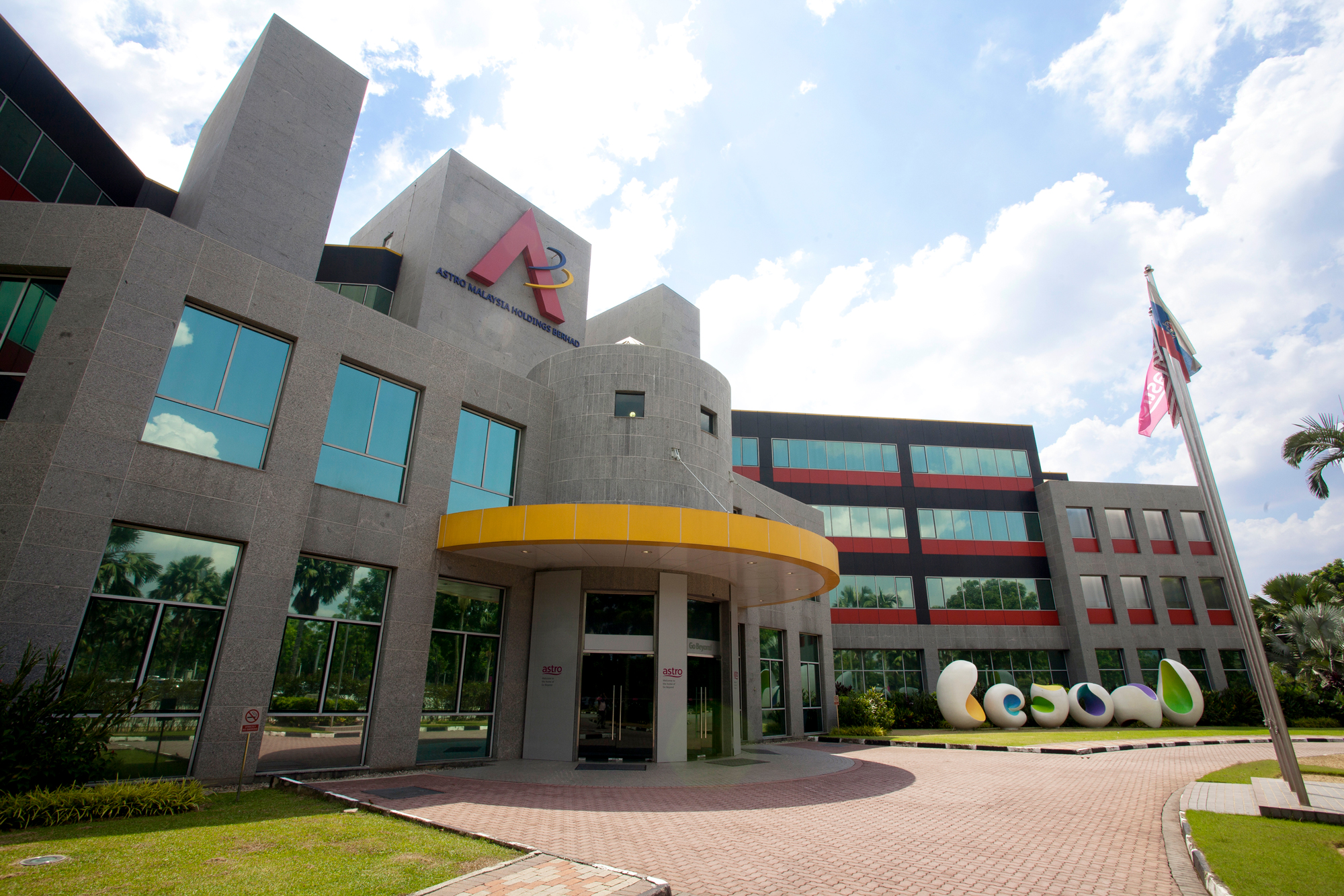 Saham Astro jatuh ke paras terendah