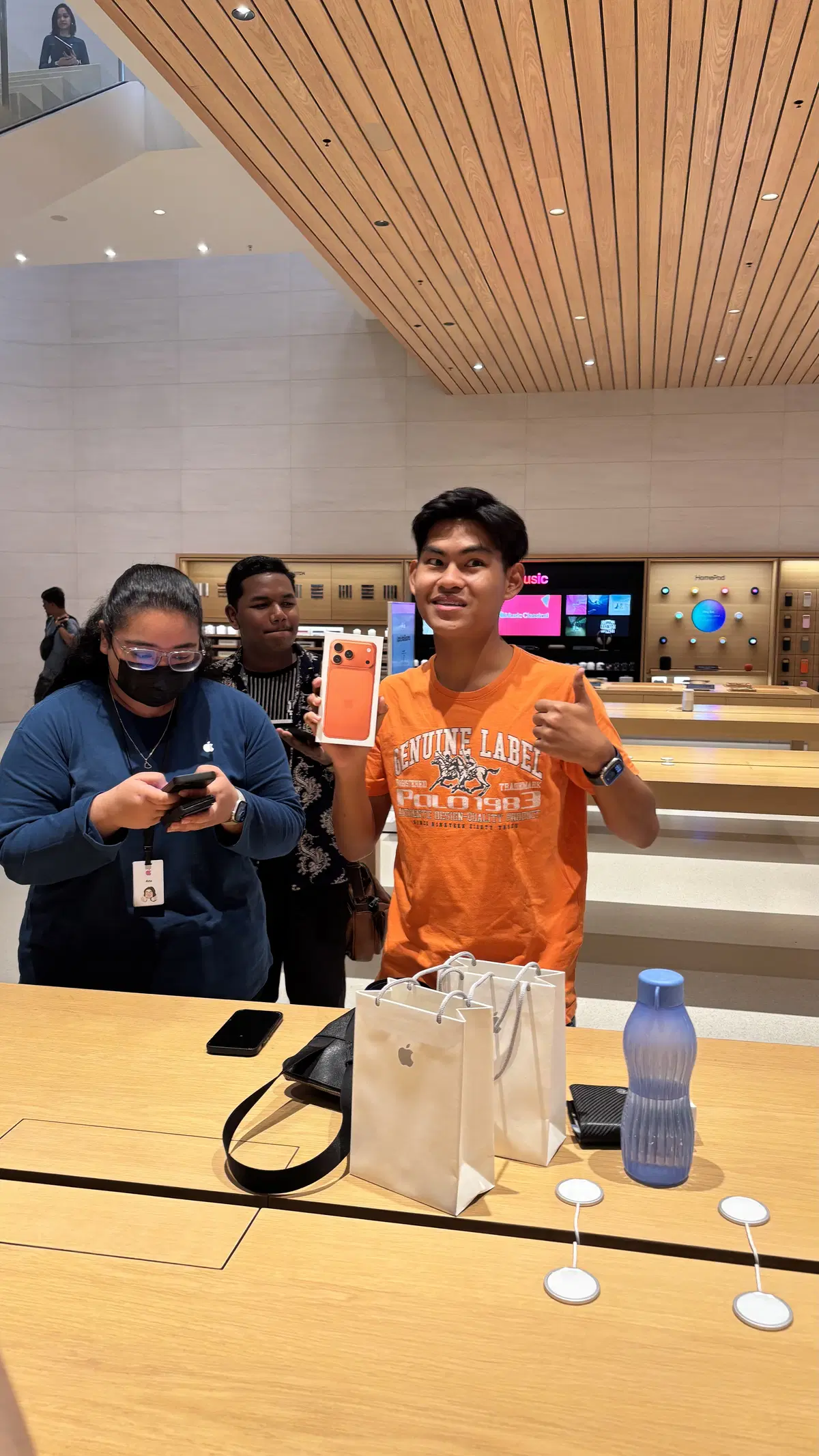 Pembeli terawal iPhone 17