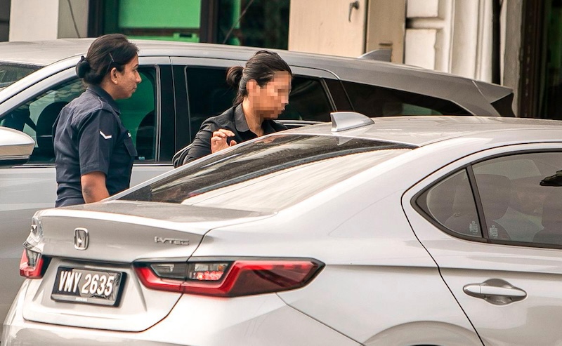 wanita hampiri Sultan Nazrin
