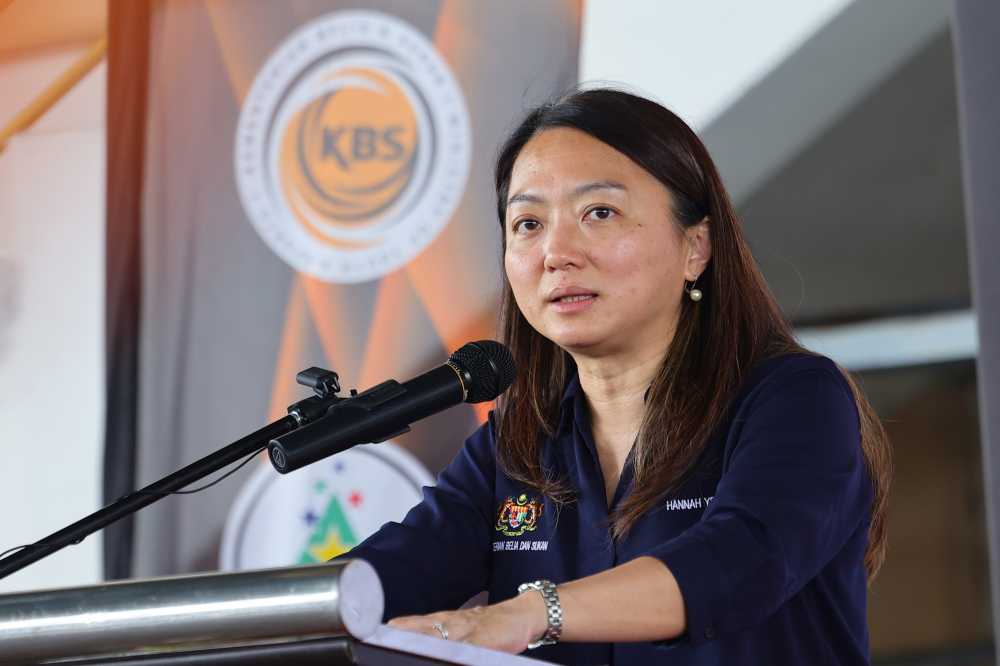 Beri ruang kepada FAM HANNAH YEOH