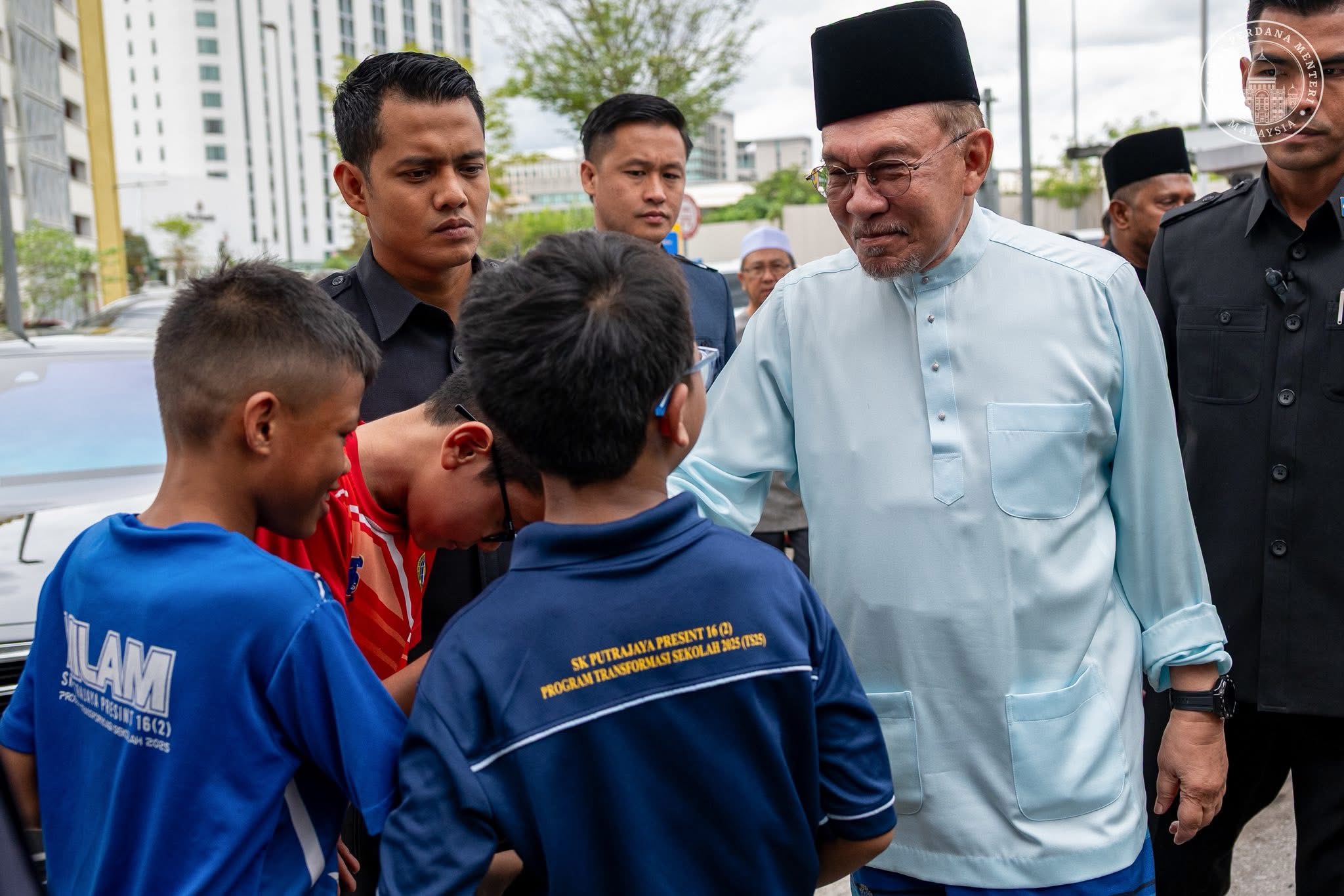 Ewon belum letak jawatan