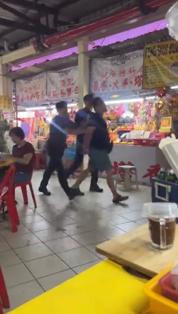 khianat di rumah ibadat