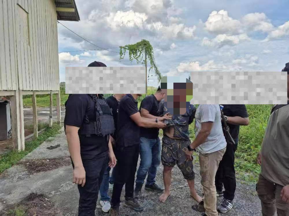 tetak isteri dan anak