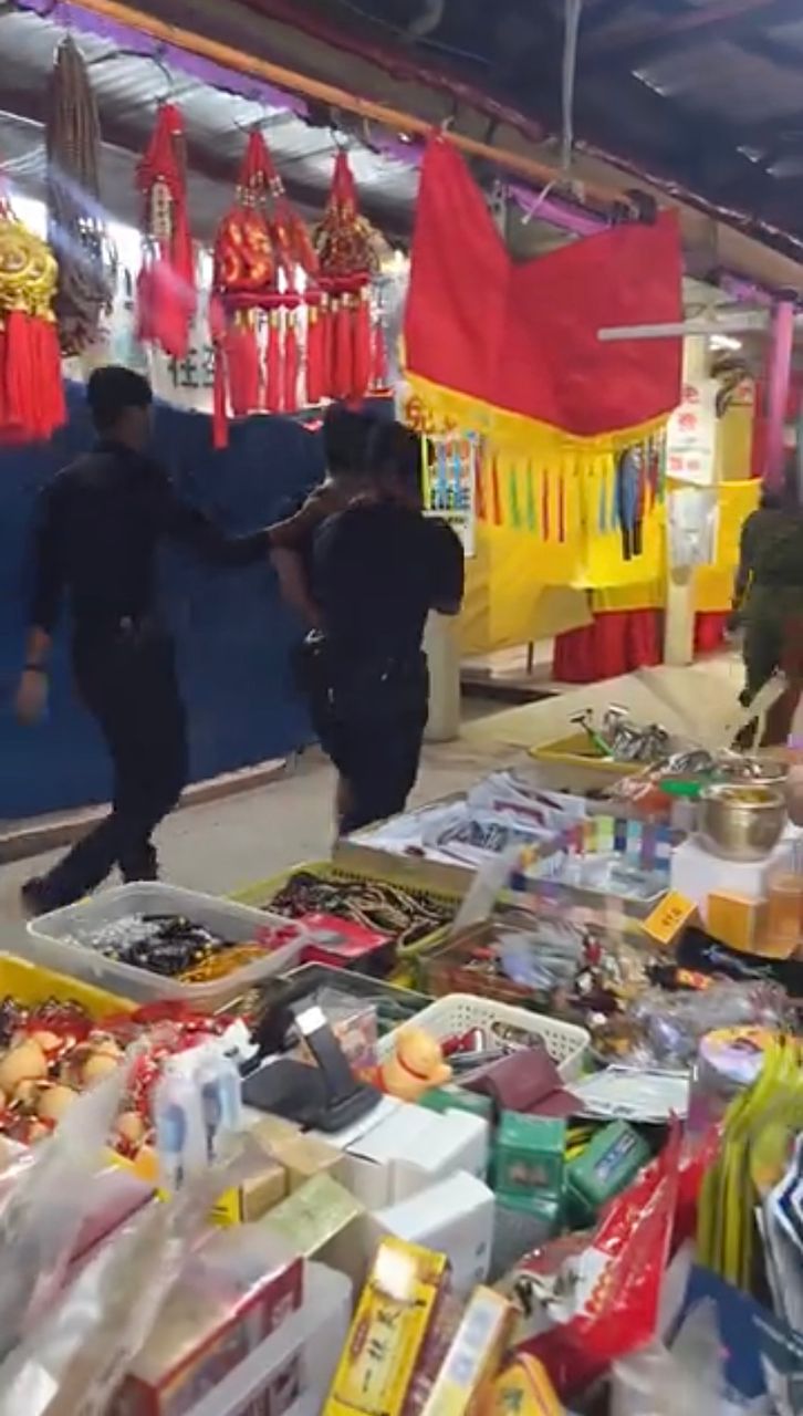 khianat di rumah ibadat