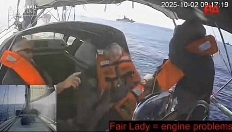 Kapal Zainal Rashid Ahmad dikepung