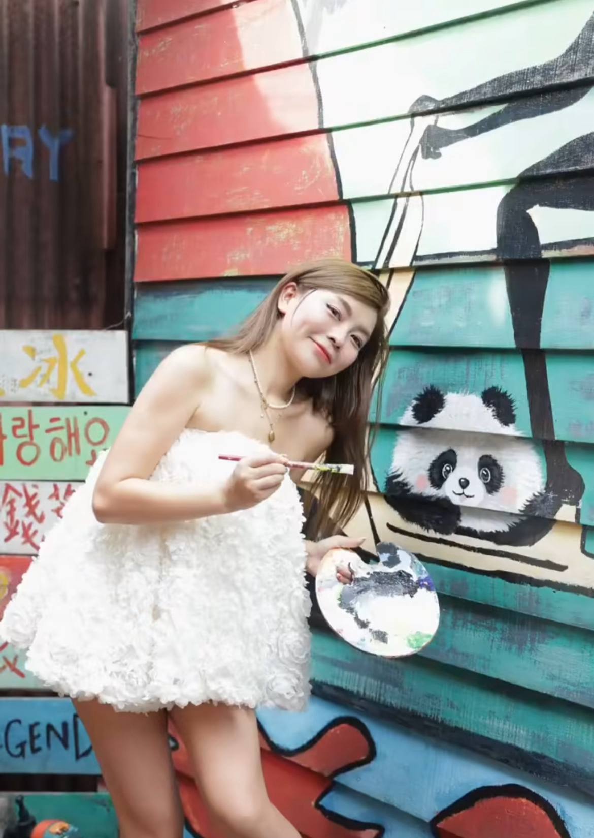 pelancong china Ubah mural tanpa kebenaran