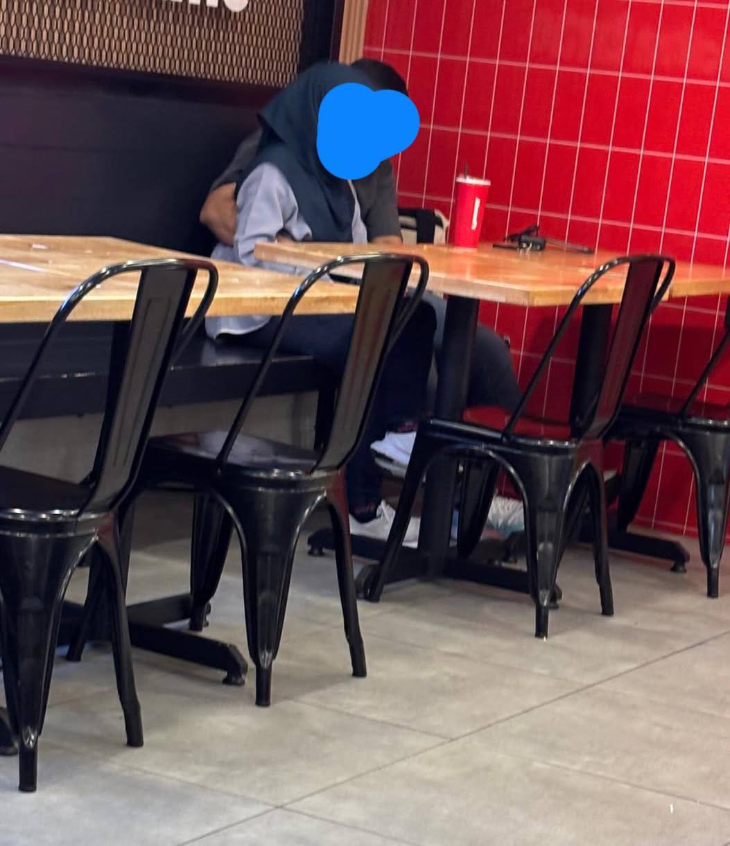 wanita Tegur pasangan tiada adab