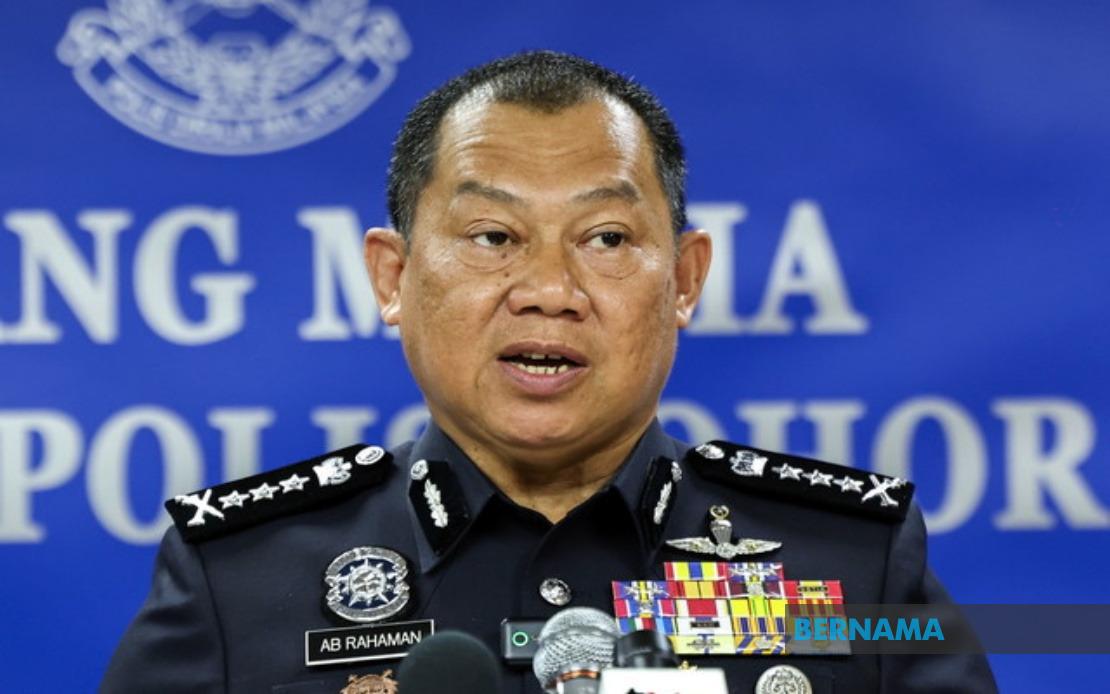 bendera Malaysia terbalik