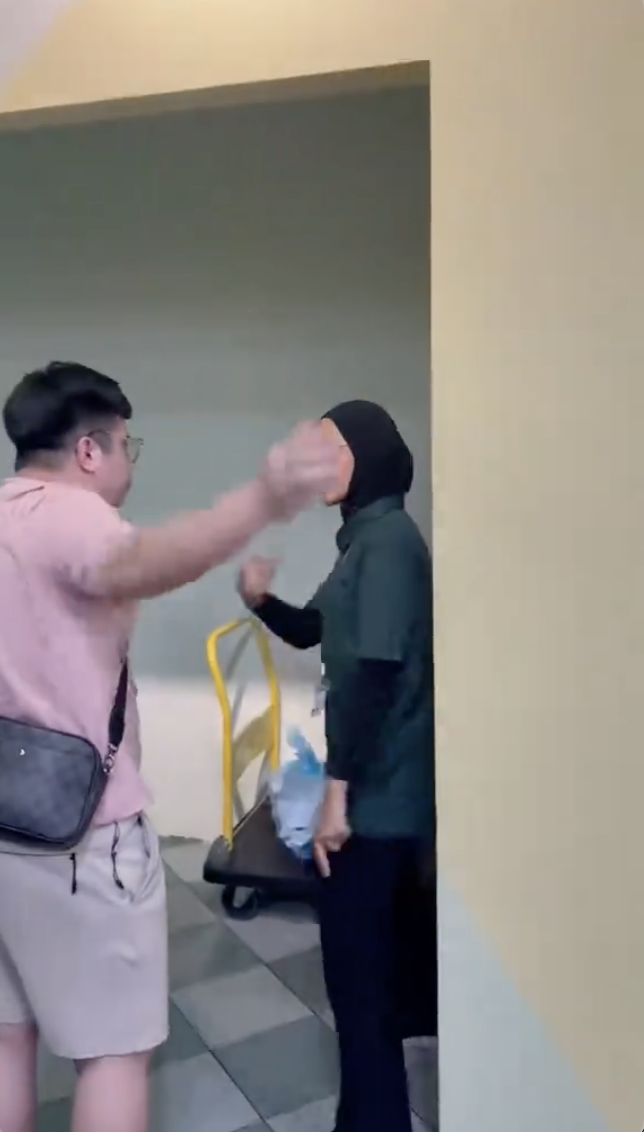 tutup mesin permainan