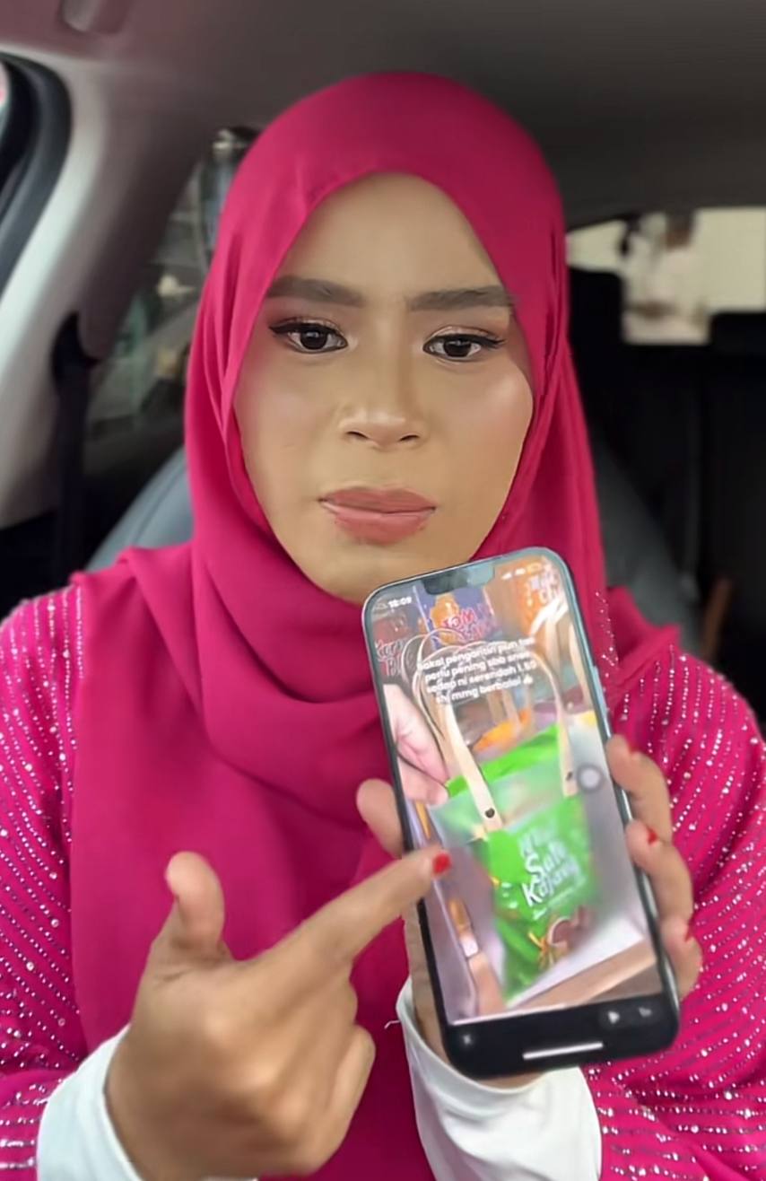 Tun Laila Gambar kahwin jadi bahan promosi door gift
