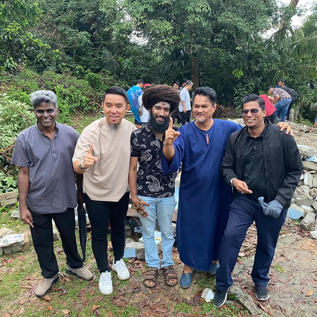 bersihkan kuil haram