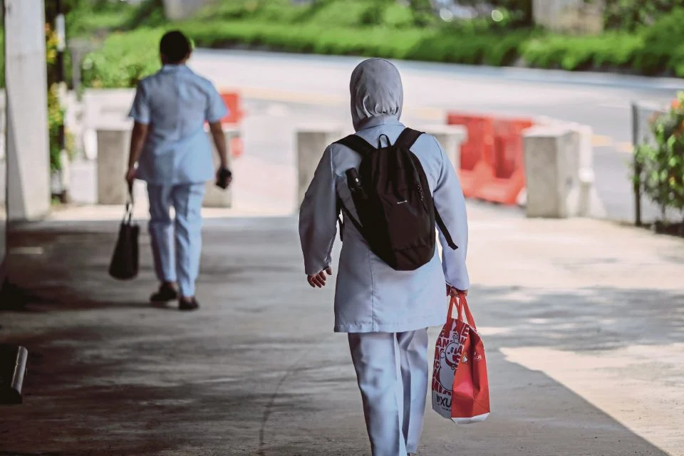 Jururawat Ke Malaysia