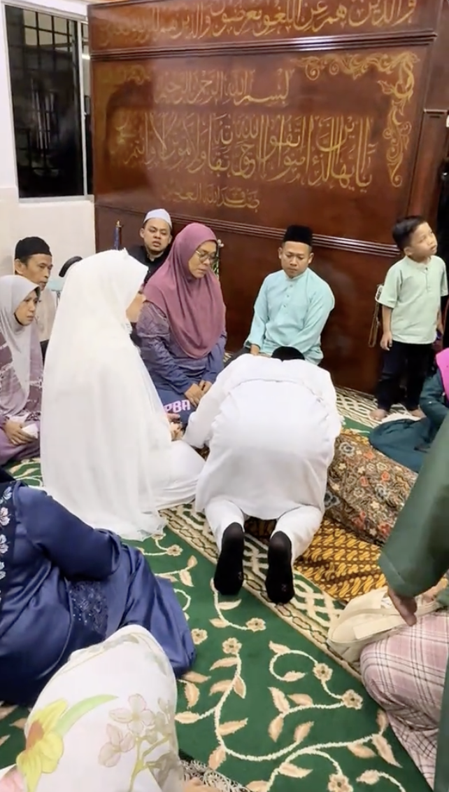 Wanita teruskan akad nikah