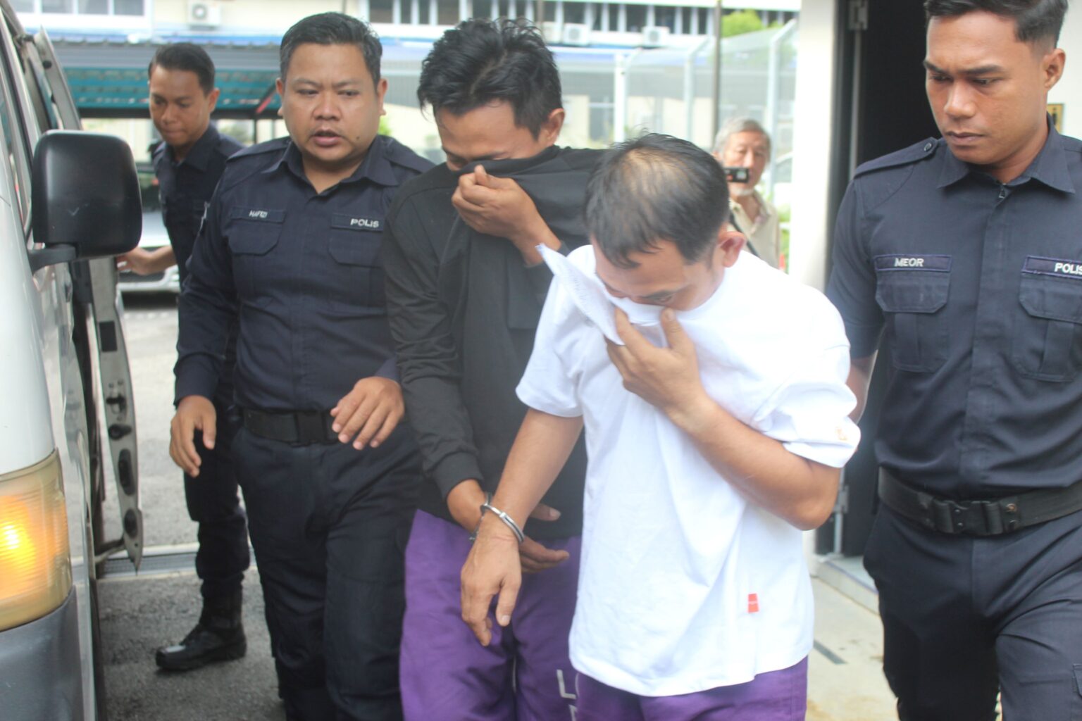 Edar bahan terlarang