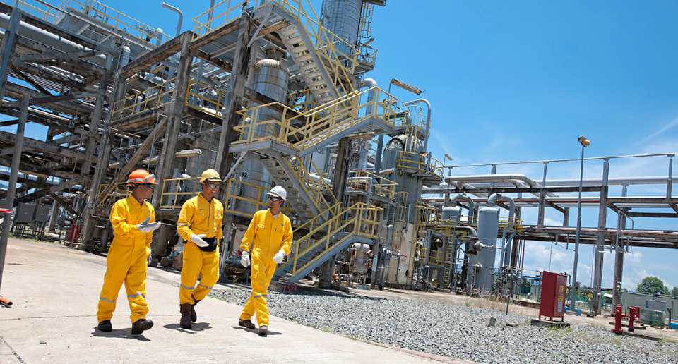 Untung bersih petronas gas menurun