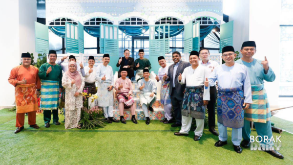 Penjawat Awam Johor Terima Bantuan Khas Aidilfitri